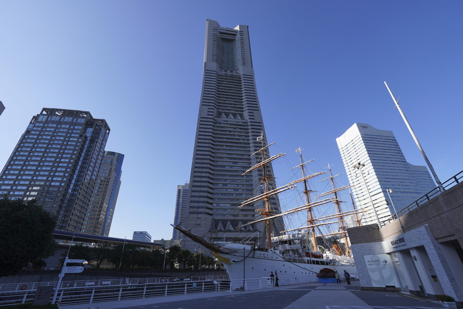 ZV-E10で撮影した横浜の建物の静止画作例